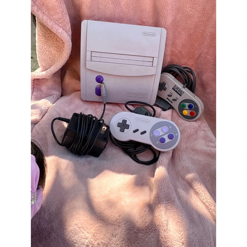 Nintendo SNES Super Nintendo Console SNS-101 2 Controllers AC Adapter TESTED